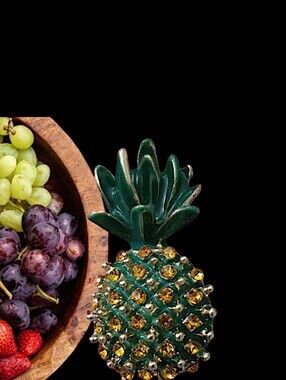 Textured Pineapple Brooch